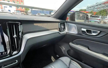 Volvo V60 II, 2022 год, 3 100 002 рублей, 13 фотография