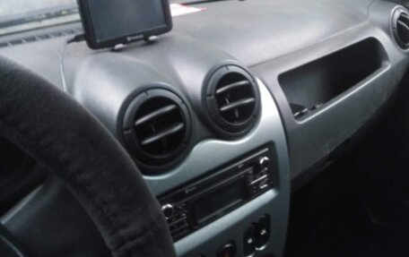 Renault Logan I, 2015 год, 394 000 рублей, 2 фотография
