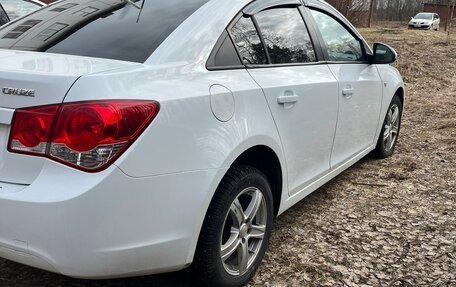 Chevrolet Cruze II, 2010 год, 680 000 рублей, 3 фотография