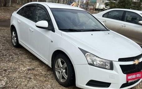 Chevrolet Cruze II, 2010 год, 680 000 рублей, 4 фотография