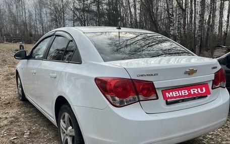 Chevrolet Cruze II, 2010 год, 680 000 рублей, 6 фотография