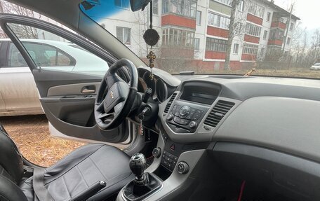 Chevrolet Cruze II, 2010 год, 680 000 рублей, 8 фотография