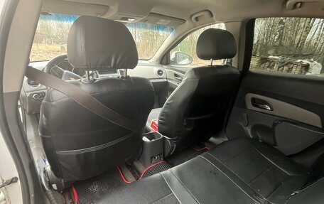 Chevrolet Cruze II, 2010 год, 680 000 рублей, 9 фотография
