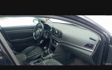 Hyundai Elantra VI рестайлинг, 2016 год, 1 100 000 рублей, 4 фотография