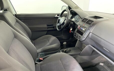 Volkswagen Polo IV рестайлинг, 2001 год, 199 000 рублей, 11 фотография