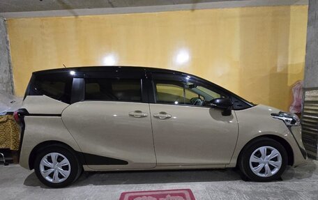 Toyota Sienta II, 2019 год, 1 950 000 рублей, 10 фотография