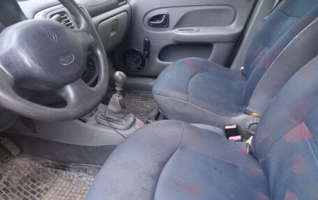 Renault Clio III, 2001 год, 200 000 рублей, 8 фотография