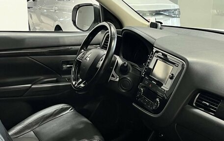 Mitsubishi Outlander III рестайлинг 3, 2016 год, 1 949 900 рублей, 26 фотография