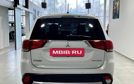 Mitsubishi Outlander III рестайлинг 3, 2016 год, 1 949 900 рублей, 5 фотография