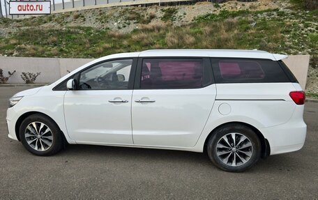 KIA Carnival III, 2018 год, 2 900 000 рублей, 2 фотография