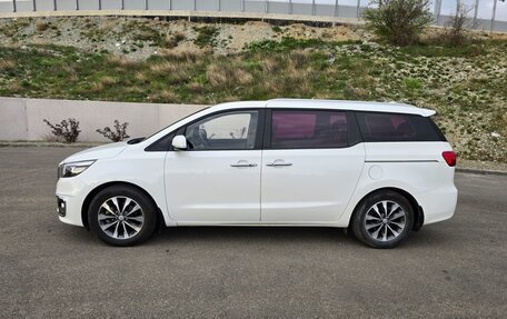 KIA Carnival III, 2018 год, 2 900 000 рублей, 4 фотография