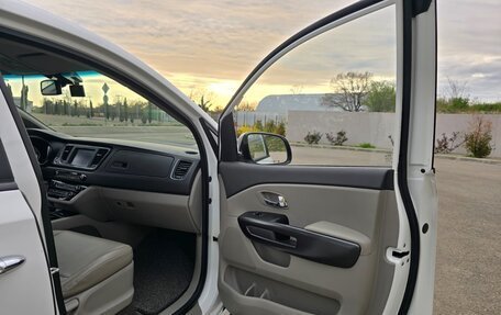 KIA Carnival III, 2018 год, 2 900 000 рублей, 13 фотография