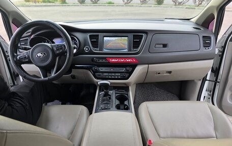 KIA Carnival III, 2018 год, 2 900 000 рублей, 20 фотография