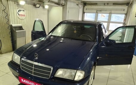 Mercedes-Benz C-Класс, 1998 год, 400 000 рублей, 1 фотография