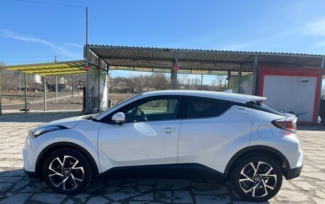 Toyota C-HR I рестайлинг, 2017 год, 2 250 000 рублей, 2 фотография