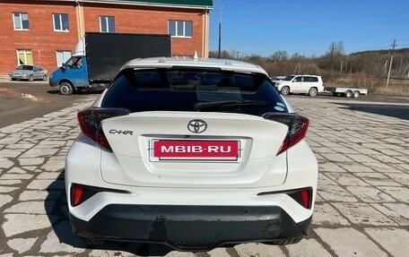 Toyota C-HR I рестайлинг, 2017 год, 2 250 000 рублей, 3 фотография