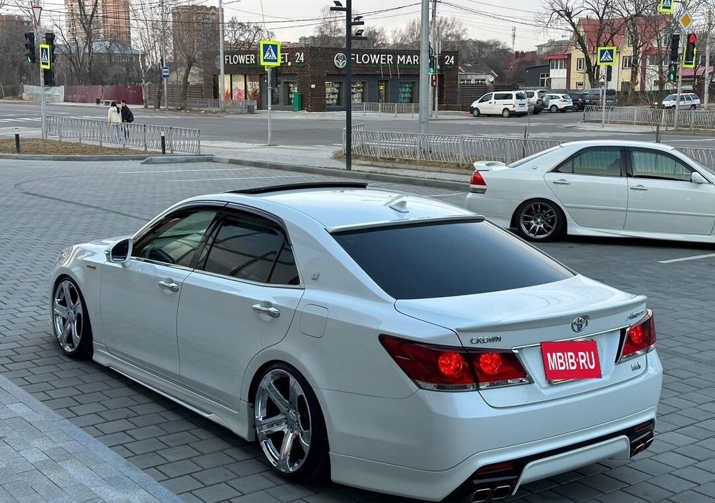 Toyota Crown, 2013 год, 2 420 000 рублей, 3 фотография