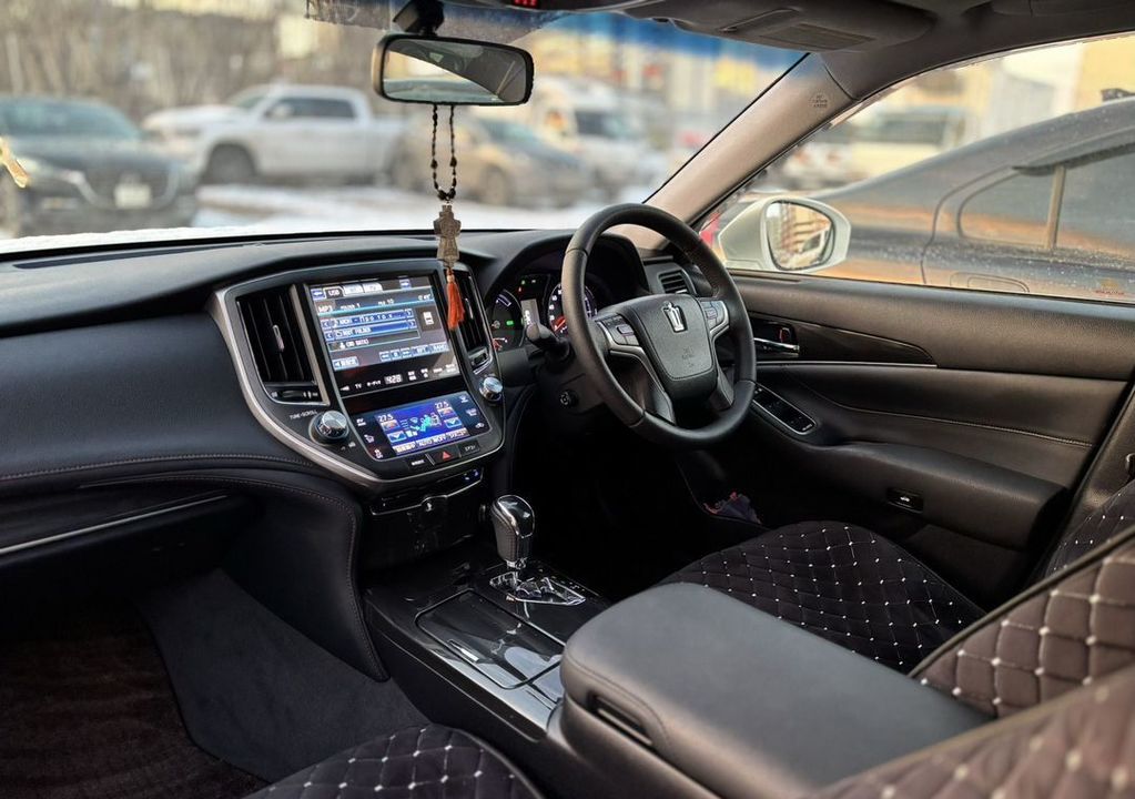 Toyota Crown, 2013 год, 2 420 000 рублей, 15 фотография