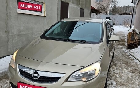 Opel Astra J, 2012 год, 550 000 рублей, 1 фотография