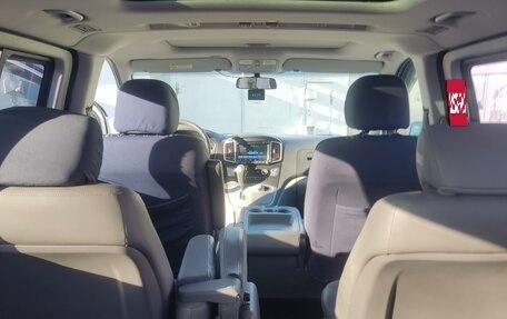 Hyundai Grand Starex Grand Starex I рестайлинг 2, 2017 год, 3 100 000 рублей, 13 фотография