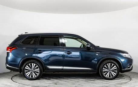 Mitsubishi Outlander III рестайлинг 3, 2020 год, 2 249 000 рублей, 4 фотография