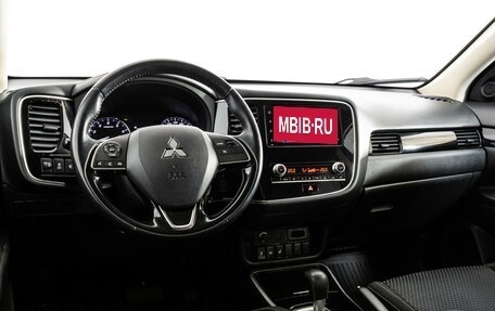 Mitsubishi Outlander III рестайлинг 3, 2020 год, 2 249 000 рублей, 11 фотография