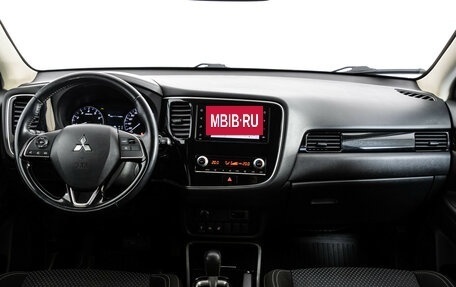 Mitsubishi Outlander III рестайлинг 3, 2020 год, 2 249 000 рублей, 10 фотография