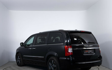 Chrysler Voyager IV, 2013 год, 1 743 000 рублей, 6 фотография