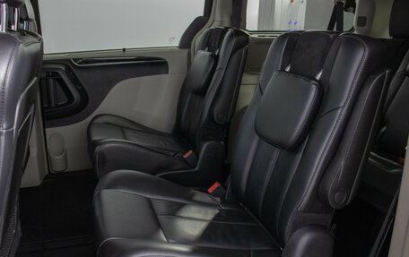 Chrysler Voyager IV, 2013 год, 1 743 000 рублей, 9 фотография
