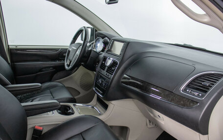 Chrysler Voyager IV, 2013 год, 1 743 000 рублей, 7 фотография