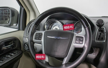 Chrysler Voyager IV, 2013 год, 1 743 000 рублей, 14 фотография