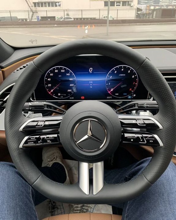 Mercedes-Benz E-Класс, 2024 год, 9 990 000 рублей, 40 фотография