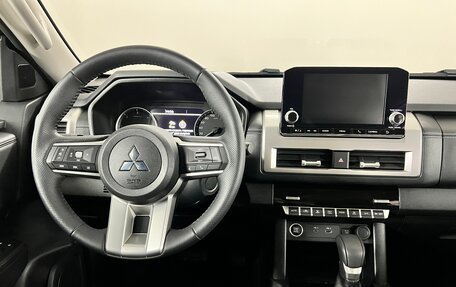 Mitsubishi L200, 2024 год, 5 300 000 рублей, 10 фотография