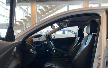 Hyundai Elantra, 2023 год, 2 350 000 рублей, 16 фотография