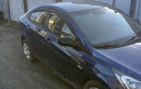 Hyundai Solaris II рестайлинг, 2012 год, 800 000 рублей, 3 фотография
