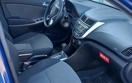 Hyundai Solaris II рестайлинг, 2012 год, 800 000 рублей, 4 фотография