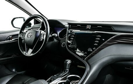 Toyota Camry, 2018 год, 3 200 000 рублей, 9 фотография