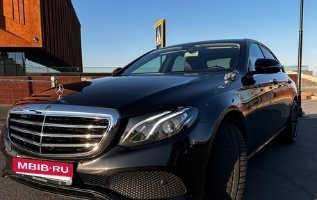 Mercedes-Benz E-Класс, 2017 год, 2 750 000 рублей, 3 фотография