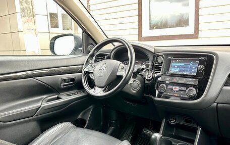 Mitsubishi Outlander III рестайлинг 3, 2016 год, 1 799 999 рублей, 14 фотография