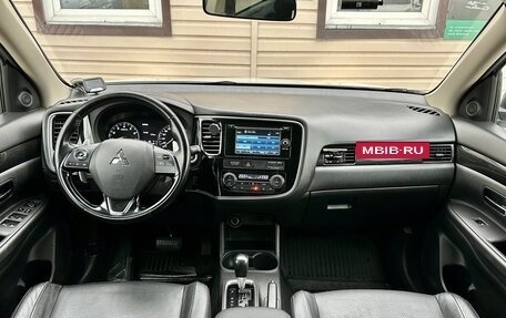 Mitsubishi Outlander III рестайлинг 3, 2016 год, 1 799 999 рублей, 11 фотография