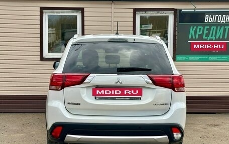 Mitsubishi Outlander III рестайлинг 3, 2016 год, 1 799 999 рублей, 5 фотография