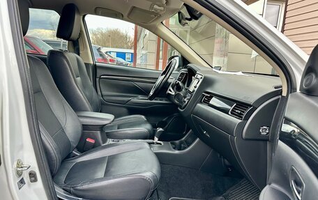 Mitsubishi Outlander III рестайлинг 3, 2016 год, 1 799 999 рублей, 23 фотография