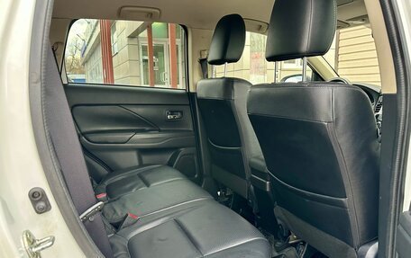 Mitsubishi Outlander III рестайлинг 3, 2016 год, 1 799 999 рублей, 25 фотография