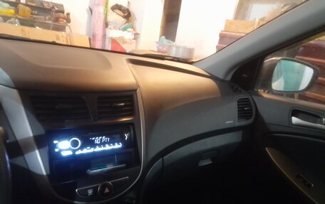 Hyundai Solaris II рестайлинг, 2016 год, 1 000 000 рублей, 6 фотография