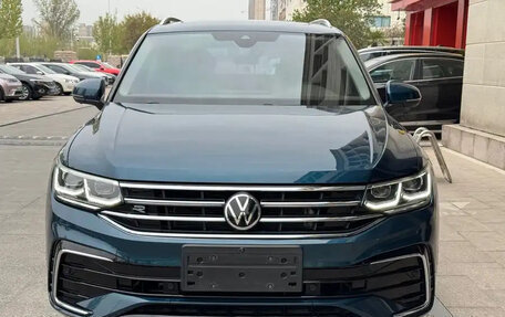 Volkswagen Tiguan II, 2022 год, 2 900 000 рублей, 2 фотография