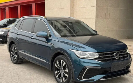 Volkswagen Tiguan II, 2022 год, 2 900 000 рублей, 3 фотография