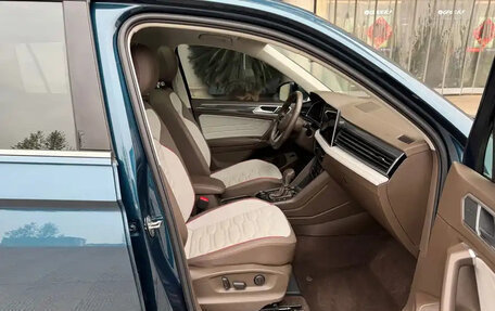 Volkswagen Tiguan II, 2022 год, 2 900 000 рублей, 8 фотография
