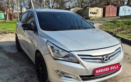 Hyundai Solaris II рестайлинг, 2016 год, 920 000 рублей, 1 фотография
