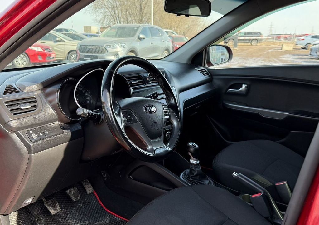 KIA Rio III рестайлинг, 2015 год, 700 000 рублей, 11 фотография