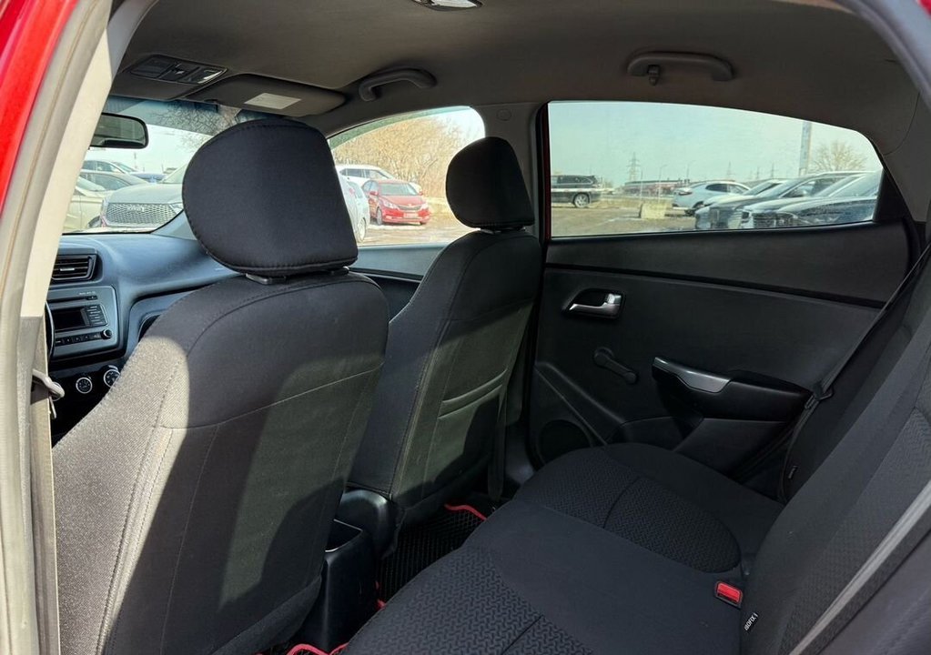 KIA Rio III рестайлинг, 2015 год, 700 000 рублей, 13 фотография